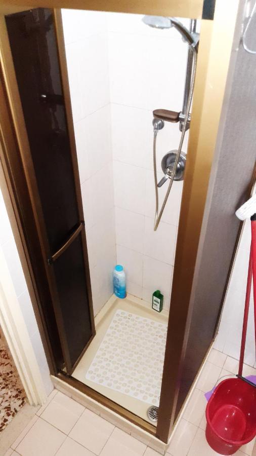 Arrivore - Ampia Privata Con Balcone , In Panoramico Condiviso Con Host - Bagno In Comune - Private Car Park * Turín
