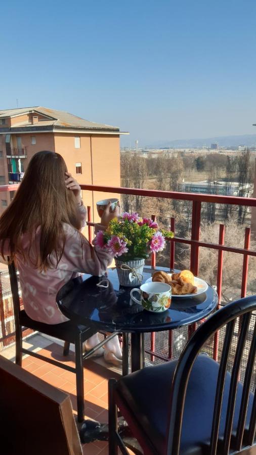 Arrivore - Ampia Privata Con Balcone , In Panoramico Condiviso Con Host - Bagno In Comune - Private Car Park